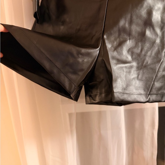 Revolution Plaid Blazer with Black Accents - Picture 5 of 6